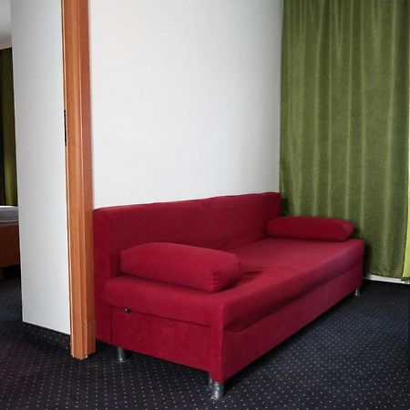 Hotel George Nadarzyn Eksteriør billede
