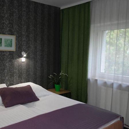 Hotel George Nadarzyn Eksteriør billede