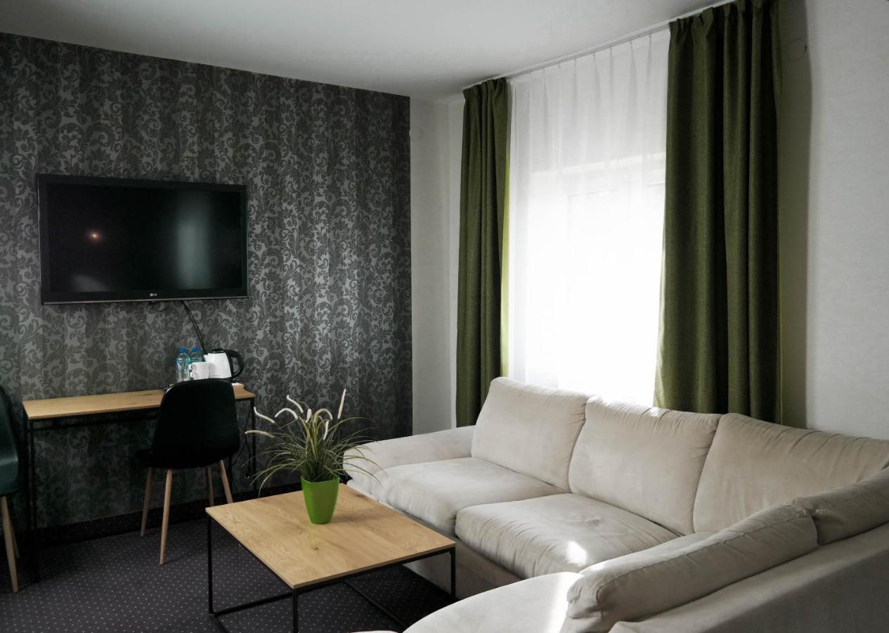Hotel George Nadarzyn Eksteriør billede