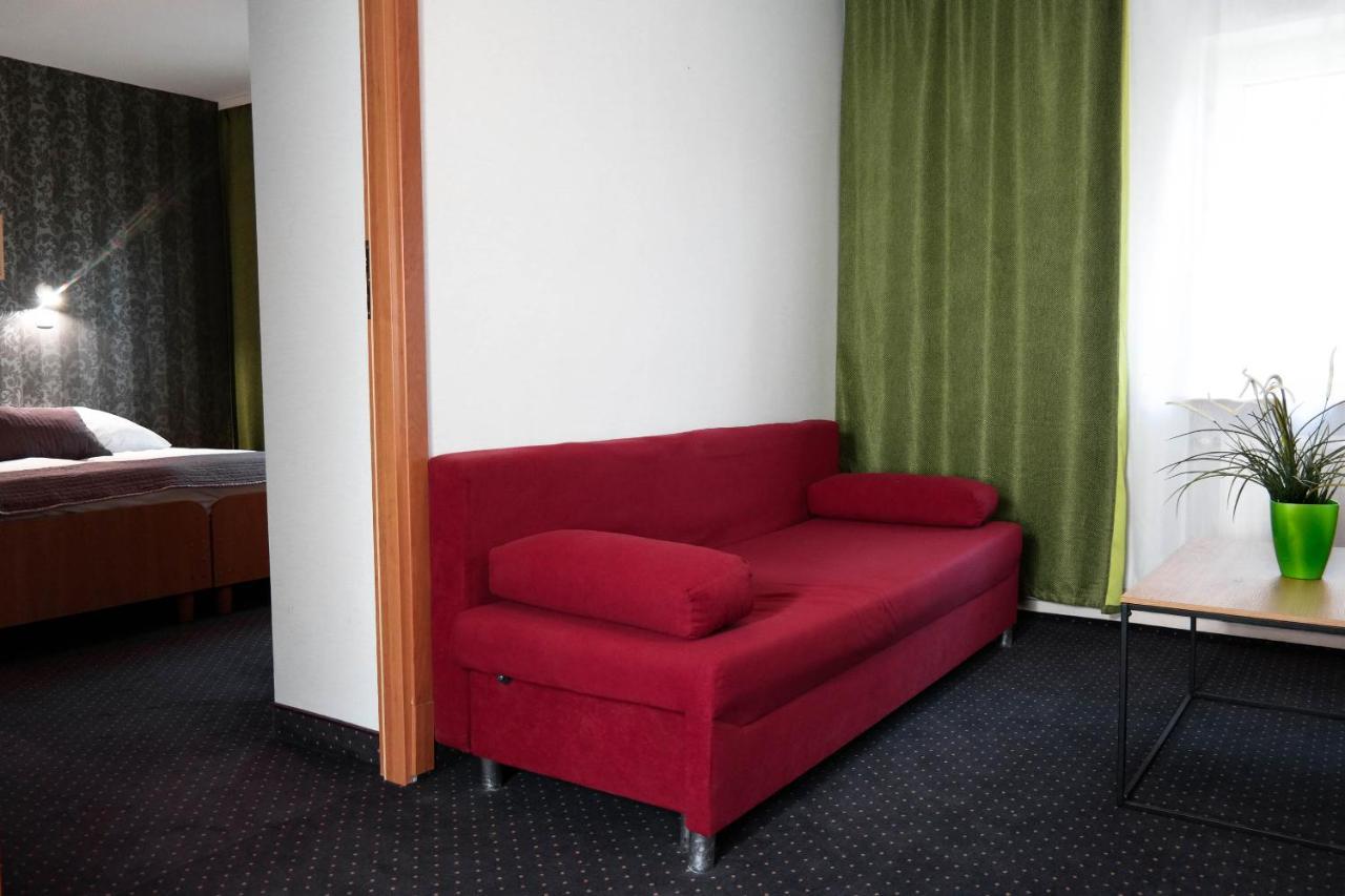 Hotel George Nadarzyn Eksteriør billede
