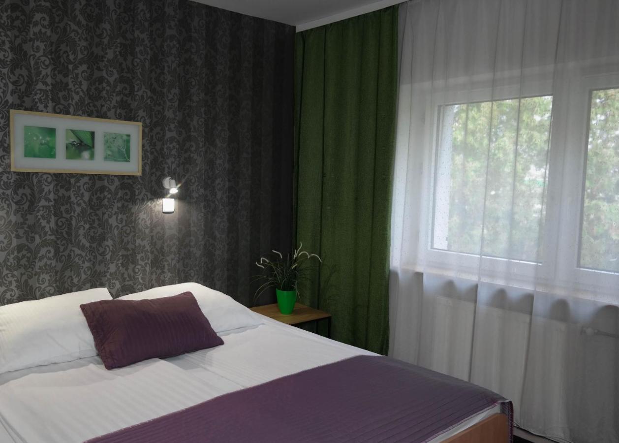 Hotel George Nadarzyn Eksteriør billede