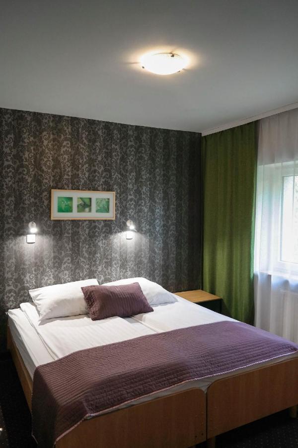 Hotel George Nadarzyn Eksteriør billede
