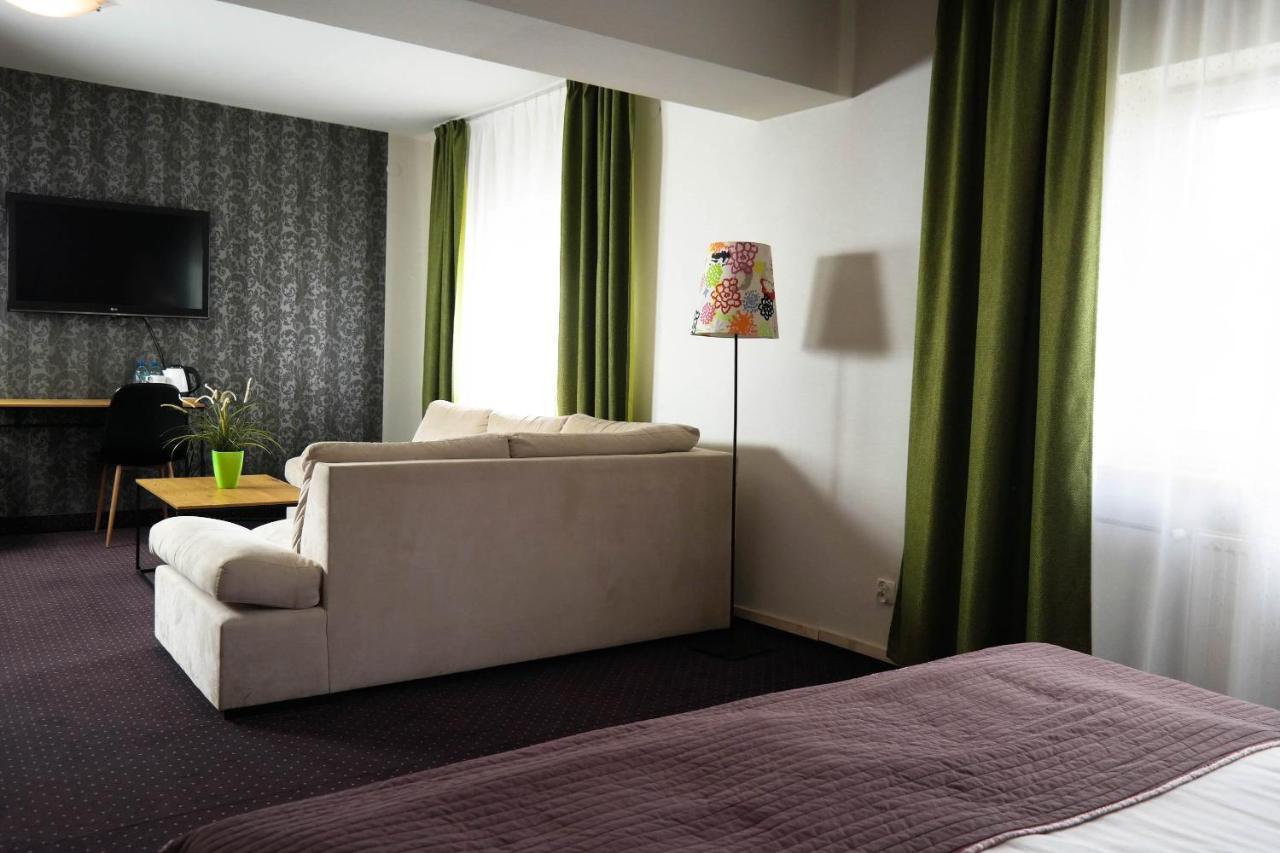 Hotel George Nadarzyn Eksteriør billede