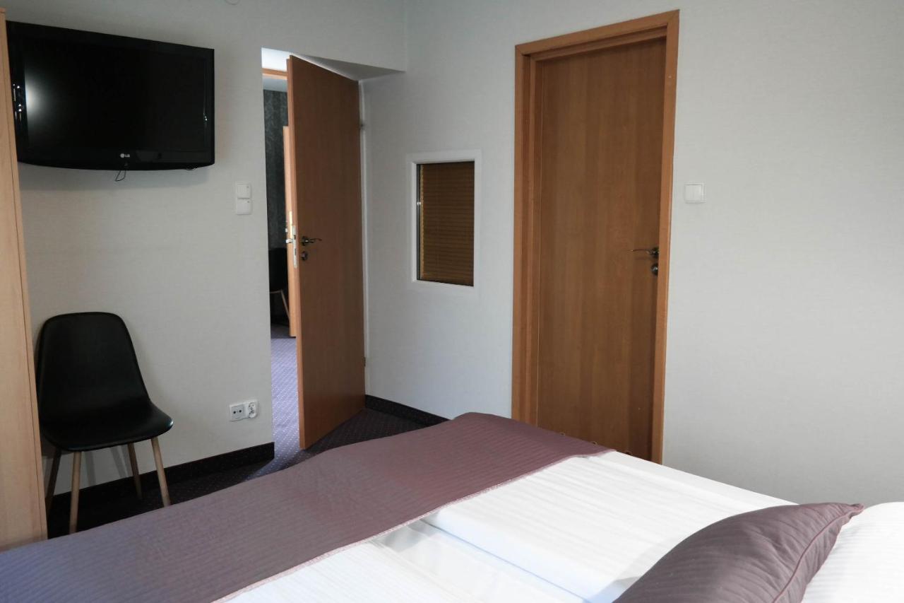 Hotel George Nadarzyn Eksteriør billede