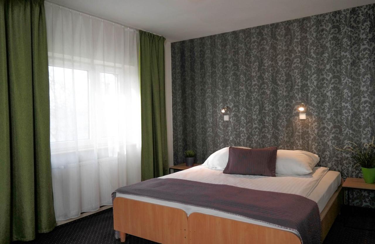 Hotel George Nadarzyn Eksteriør billede